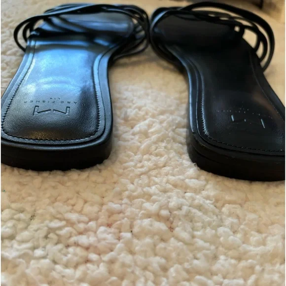 Marc Fisher LTD Varro Black Leather Slides Sandals Flats Size 10 Classic… - Picture 4 of 9